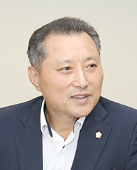 윤 유 현 <br>
서대문구의회 의장