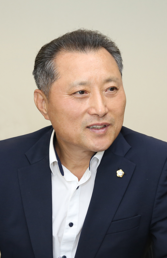 윤 유 현<br>
서대문구의회 의장